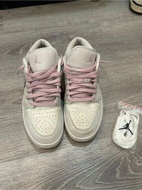 Jordan Women’s Low-Top Sneakers in Cream and Light Pink size 12